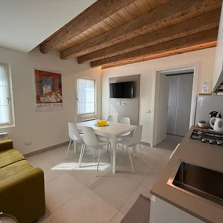 Iris House Apartment