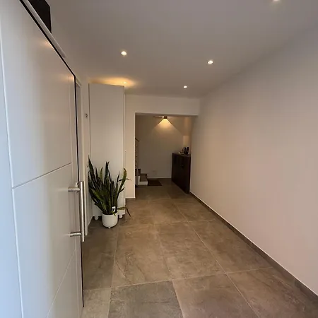 Iris House Apartment
