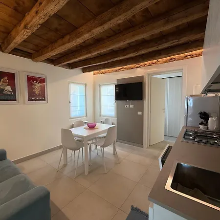 Apartment Iris House *