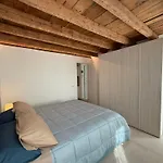 Iris House Apartment *