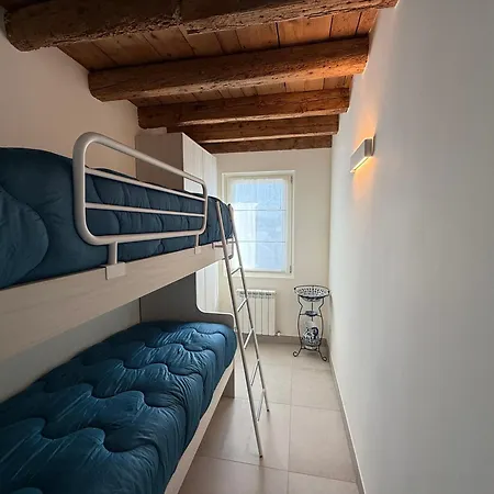 Iris House Apartment *