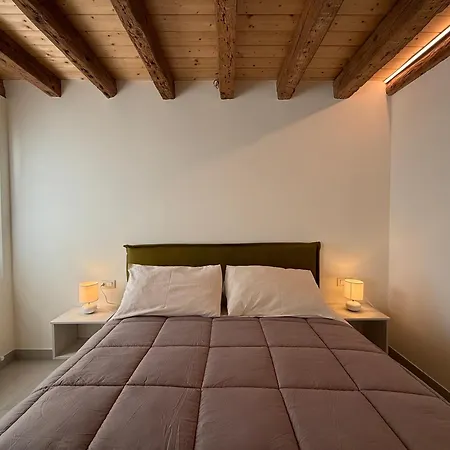 Iris House Apartment *