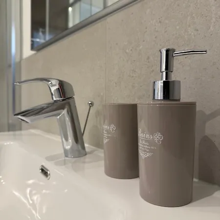 Iris House Apartment *