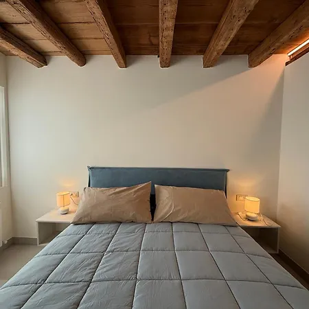 Iris House Apartment