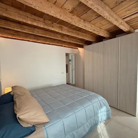 Iris House Apartment *